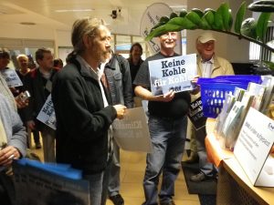 Postkartenübergabe an ENNI in Moers