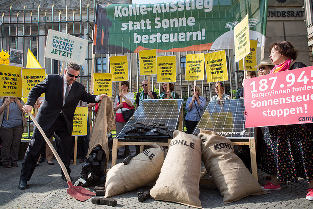 Protest gegen die Sonnensteuer vor dem Bundesrat
