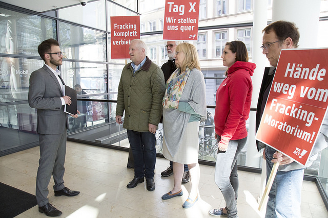 28604418320_ae1585a22e_z