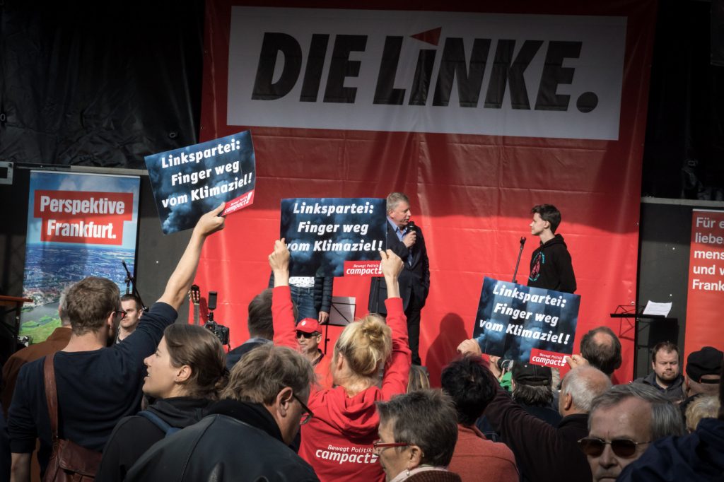 Campact-Aktive protestieren bei Linkspartei-Wahlkampf in Frankfurt/Oder. Foto: Gordon Welters / Campact frei zur Nicht-Kommerziellen Nutzung (siehe creative commons-Lizenz). Für kommerzielle Verwendung wenden Sie sich bitte an mail[at]gordonwelters.com