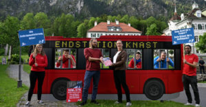 Übergabe der Petition "Fahren ohne Fahrschein" an Lena Kreck, Berliner Justizministerin. 02.06.22 