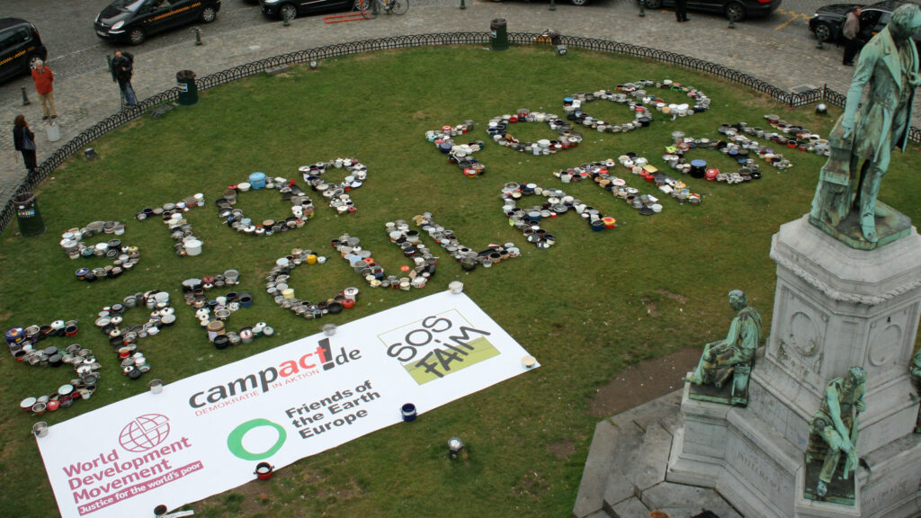 Auf dem Weg ins EU-Parlament konnten es alle sehen: Die Worte „STOP FOOD SPECULATION“ in über zwei Meter hohen Buchstaben. Unsere Forderung im September 2012: Der Agrarmarkt braucht Regeln, denn mit Essen spekuliert man nicht!