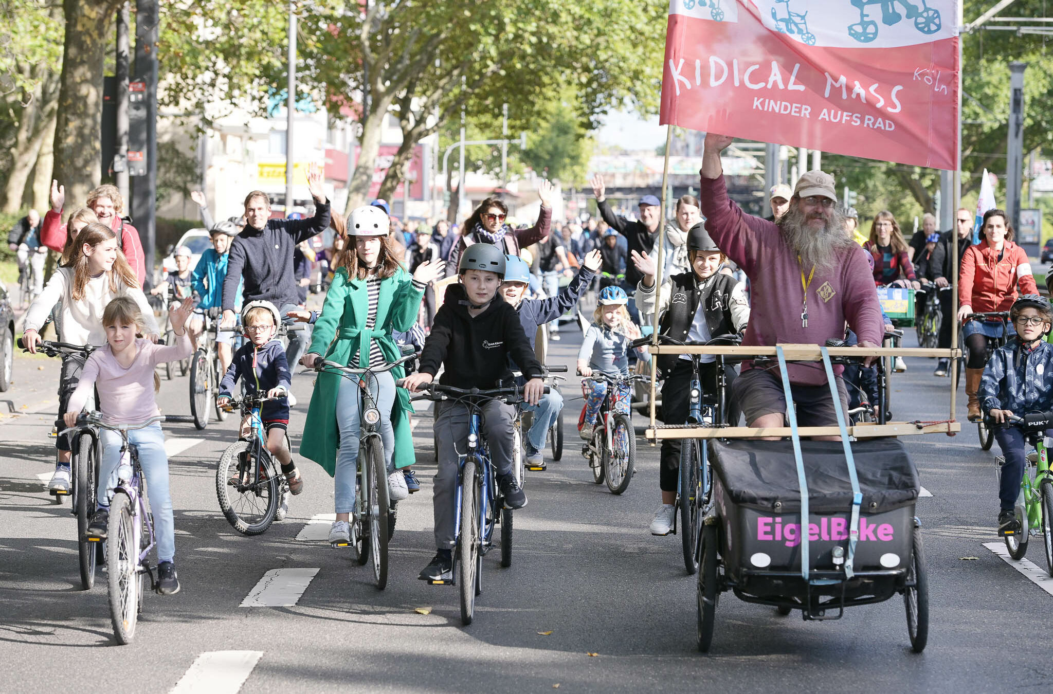 Fahrraddemonstrant*innen auf der Kidical Mass