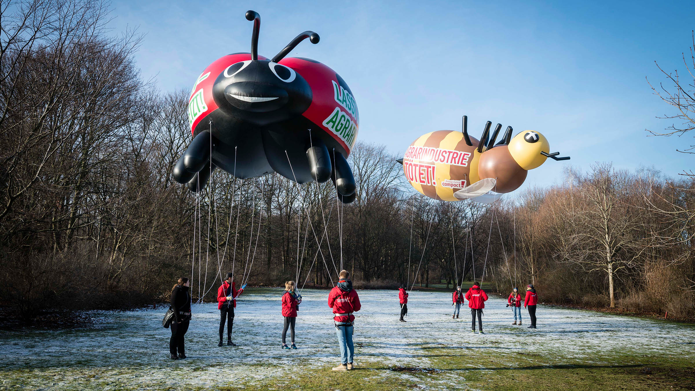 Bei Demonstrationen immer mit dabei: Campacts fliegende Riesentiere