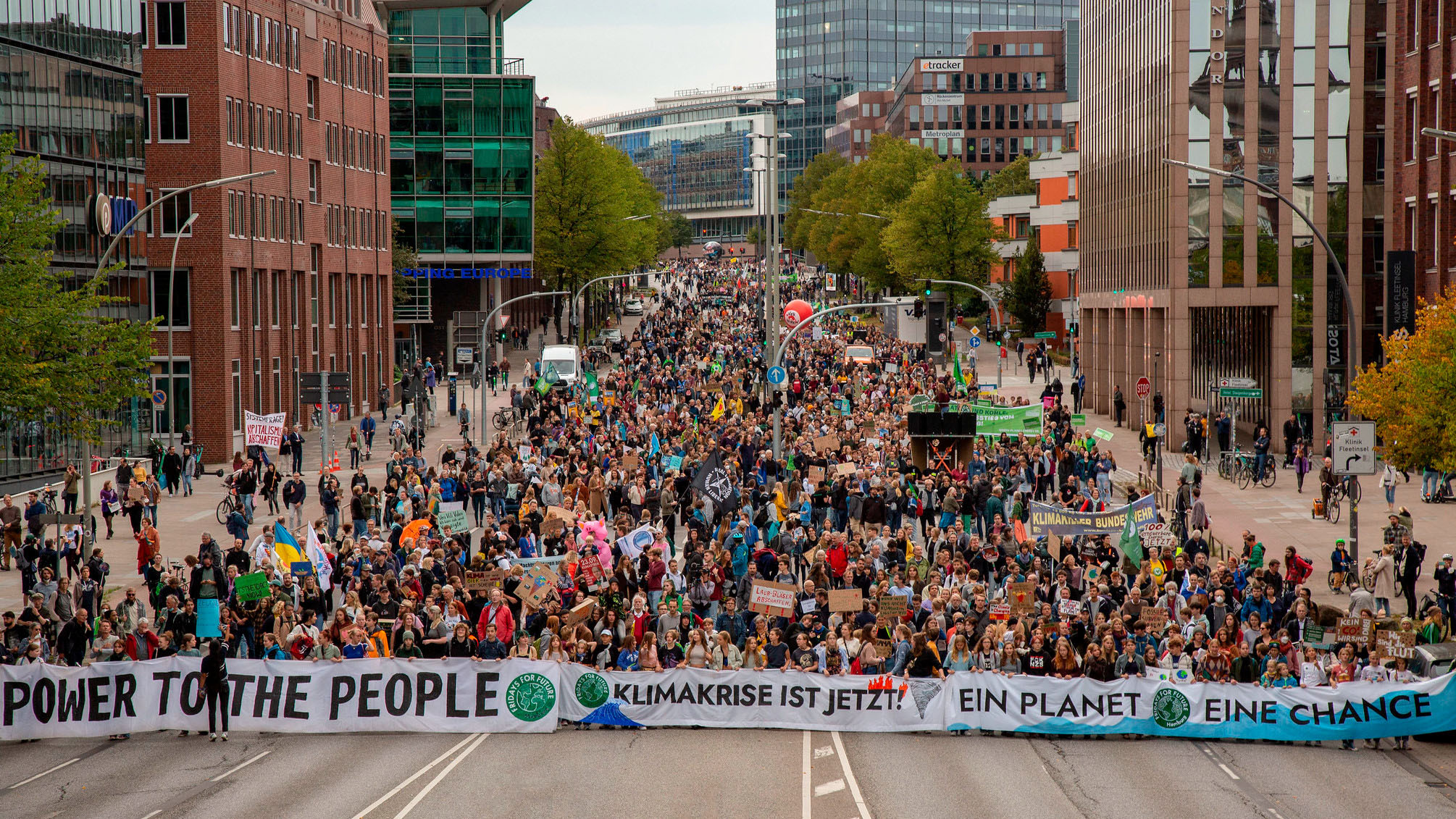 Tausende Jugendliche demonstrieren mit Fridays for Future für den Klimaschutz