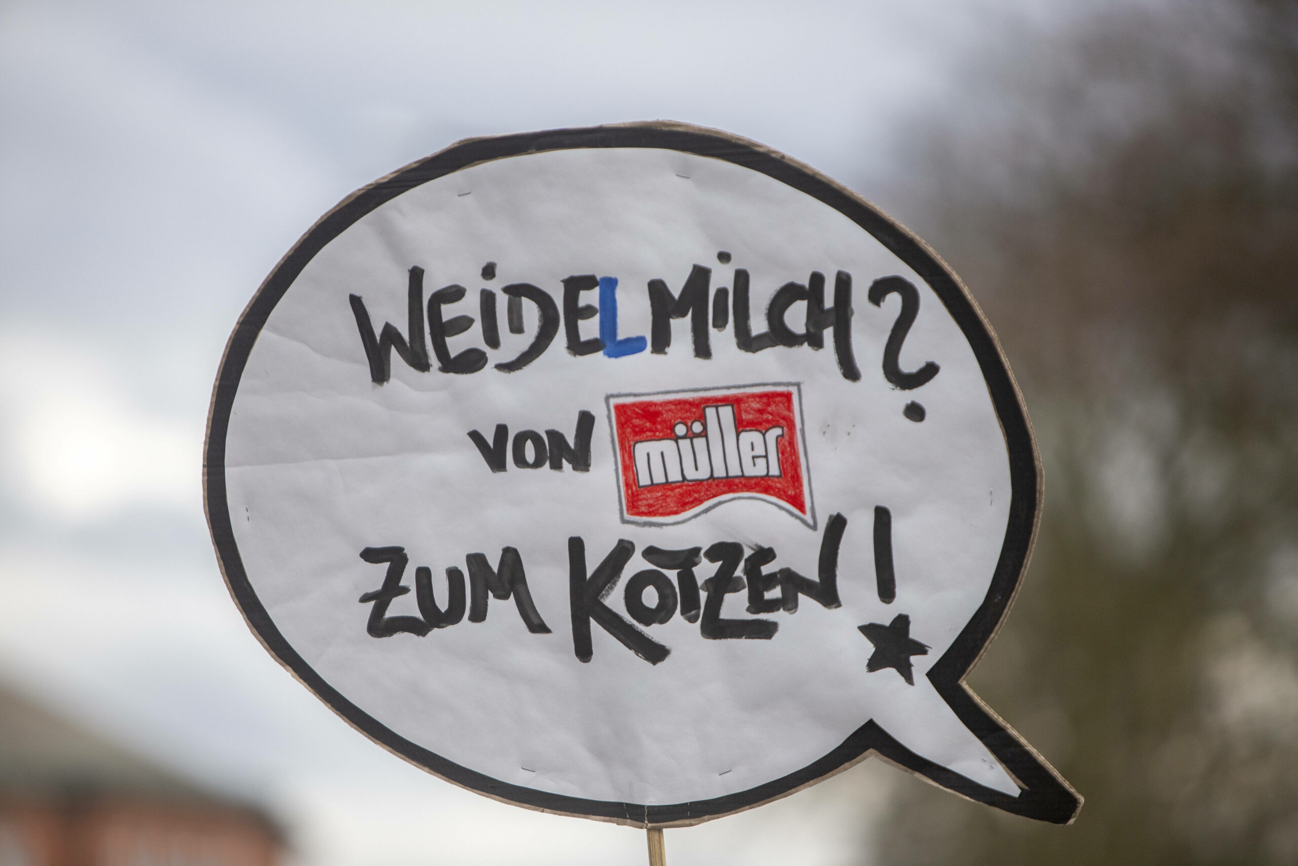 Müllermilch feiert die AfD